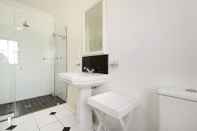 Toilet Kamar Winelands Golf Lodges 15