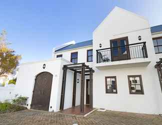 Exterior 2 Winelands Golf Lodges 15