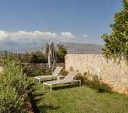 Swimming Pool 4 Villa Anemi in Sternes