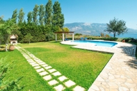 Swimming Pool Villa Neptune in Spartia