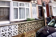 Bên ngoài Lovely 6 bed Property Located Within Dudley