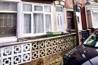 Exterior Lovely 6 bed Property Located Within Dudley