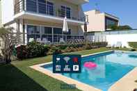 สระว่ายน้ำ Casa Junto à Praia com Piscina Mystay