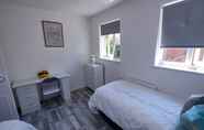 Bedroom 5 25 Mins to CL! A London 2-bedhome - Sleeps 1-4!