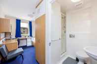 In-room Bathroom Ensuite Rooms at Westminster Hall-OXFORD - Campus Accommodation