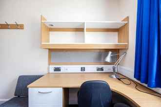 Bedroom 4 Ensuite Rooms at Westminster Hall-OXFORD - Campus Accommodation