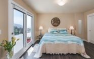 Bedroom 4 Anchor's Retreat by Avantstay Gorgeous Clift Top Views w/ Incredible Patio