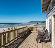 Common Space 6 Pacific House by Avantstay Bright Airy Home w/ Direct Access to Cannon Beach