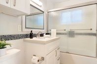 In-room Bathroom Mission Point 1 by Avantstay San Diego Beach House w/ Huge Patio & Fire Pit Walk to Beach!