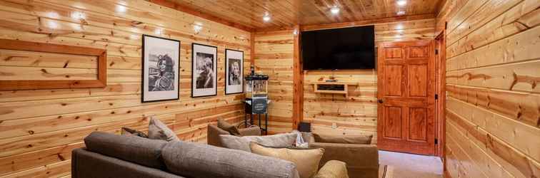 Lobi Elm by Avantstay Mountain Side Cabin w/ Movie Theatre, Indoor Pool, Hot Tub & Views