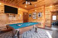 Entertainment Facility Elm by Avantstay Mountain Side Cabin w/ Movie Theatre, Indoor Pool, Hot Tub & Views