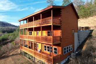 Exterior 4 Elm by Avantstay Mountain Side Cabin w/ Movie Theatre, Indoor Pool, Hot Tub & Views