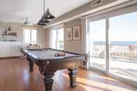 Entertainment Facility Lighthouse by Avantstay Beachfront View Home w/ Pool Table & Ping Pong