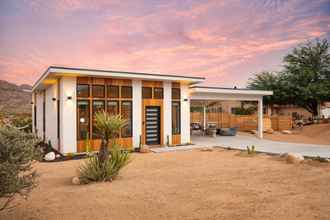 Exterior 4 Chicory by Avantstay Modern Desert Retreat w/ Hot Tub