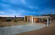 Bangunan 4 Chicory by Avantstay Modern Desert Retreat w/ Hot Tub