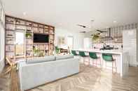 Quầy bar, cafe và phòng lounge Chicory by Avantstay Modern Desert Retreat w/ Hot Tub