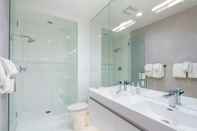 In-room Bathroom New San Juan 303 by Avantstay Modern Penthouse w/ Deck Overlooking Main Street