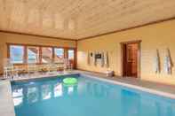 Hồ bơi Sugarland by Avantstay Sleeps 28! Home Theatre! Two Hot Tubs! Indoor Pool! Incredible Views!