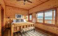 Bedroom 4 Sugarland by Avantstay Sleeps 28! Home Theatre! Two Hot Tubs! Indoor Pool! Incredible Views!