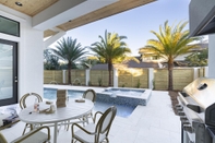 Swimming Pool Rendezvous by Avantstay Modern Haven w/ Game Room, Roof Top, Hot Tub, Pool & Close to Beach!