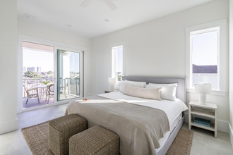 Bedroom 4 Rendezvous by Avantstay Modern Haven w/ Game Room, Roof Top, Hot Tub, Pool & Close to Beach!