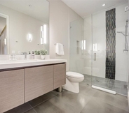 In-room Bathroom 3 Main Street Retreat by Avantstay Stunning Townhouse in the of Park City