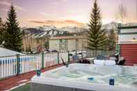 Entertainment Facility Holly by Avantstay In the Heart of Breckenridge w/ Hot Tub, Game Room & Roof Top Patio