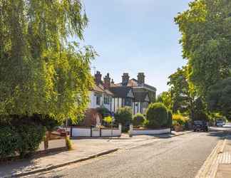 Exterior 2 The Finchley Bolthole - Delightful 2bdr Flat