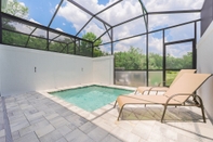 Kolam Renang Your Orlando Retreat: Warm and Welcoming Townhome