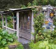 Exterior 5 Nauti Otter Inn and Yurt Village