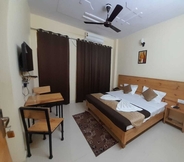 Bilik Tidur 6 Hotel Krishna Rishikesh