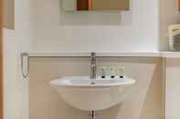 In-room Bathroom Tower Hill City Centre Luxury Apartments