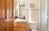 In-room Bathroom 3 Playa Sol by Avantstay Jtree Oasis w/ Hot Tub & Pool!