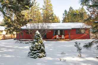 Exterior 4 Quiet River Bend Cabin by Avantstay 35 Mins to Mt Bachelor 10 Mins to Town Centre Hot Tub!