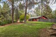 Exterior Quiet River Bend Cabin by Avantstay 35 Mins to Mt Bachelor 10 Mins to Town Centre Hot Tub!