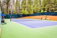 Fitness Center Black Bear by Avantstay Spacious Viking Lodge in Tahoe Donner w/ Game Room & Hot Tub!