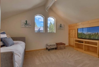 Bedroom 4 Black Bear by Avantstay Spacious Viking Lodge in Tahoe Donner w/ Game Room & Hot Tub!