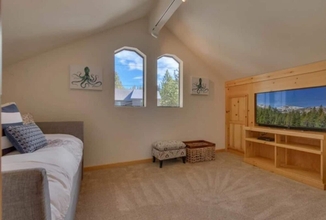 ห้องนอน 4 Black Bear by Avantstay Spacious Viking Lodge in Tahoe Donner w/ Game Room & Hot Tub!