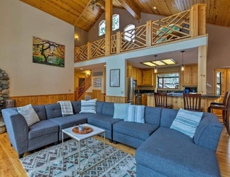 Lobby 2 Black Bear by Avantstay Spacious Viking Lodge in Tahoe Donner w/ Game Room & Hot Tub!