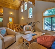 Lobby 3 Black Bear by Avantstay Spacious Viking Lodge in Tahoe Donner w/ Game Room & Hot Tub!