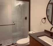 In-room Bathroom 6 Manitou Riverhouse 115 by Avantstay Spacious Condo in the Centre of Telluride