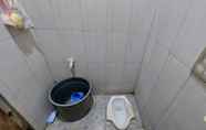 In-room Bathroom 3 Adzriel Homestay Syariah