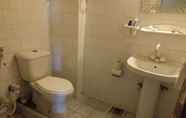 In-room Bathroom 5 Hotel Al Bader
