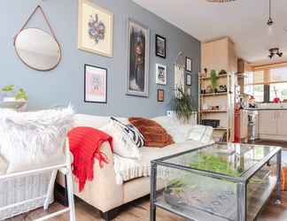 Others 2 Serene 1 Bedroom Flat in Clapton With Balcony