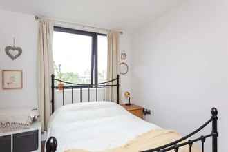 อื่นๆ 4 Serene 1 Bedroom Flat in Clapton With Balcony