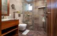 Phòng tắm bên trong 5 juSTa Ssatva Resort & Convention Centre