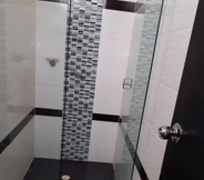In-room Bathroom 4 Casa Quinta Con Piscina En Girardot