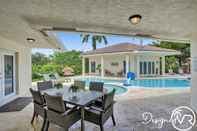 Swimming Pool 8 Br Villa with Pool & Basketball Court