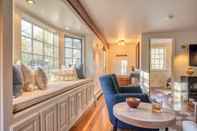 Common Space Cortland by Avantstay Charming Heritage Estate w/ Private Lake & Pool