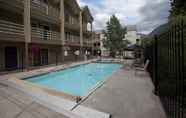 Swimming Pool 6 Viking Lodge 103 by Avantstay Stunning Condo w/ Communal Pool